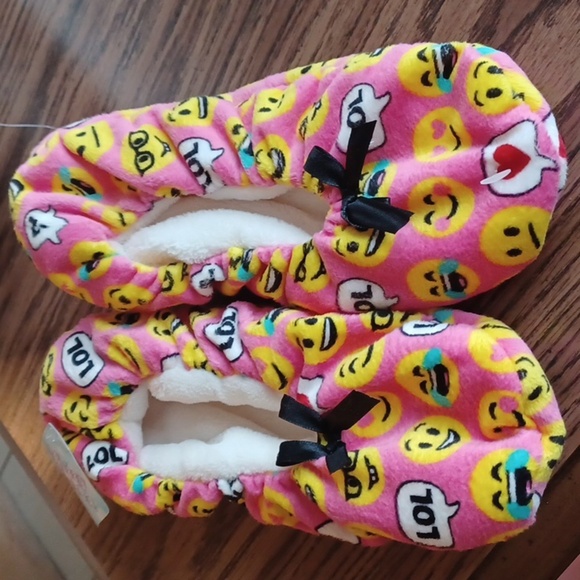 Fuzzy Babba Velour Faux Sherpa Slippers, smiley imogee, M/L, 8-10 shoe - Picture 1 of 4